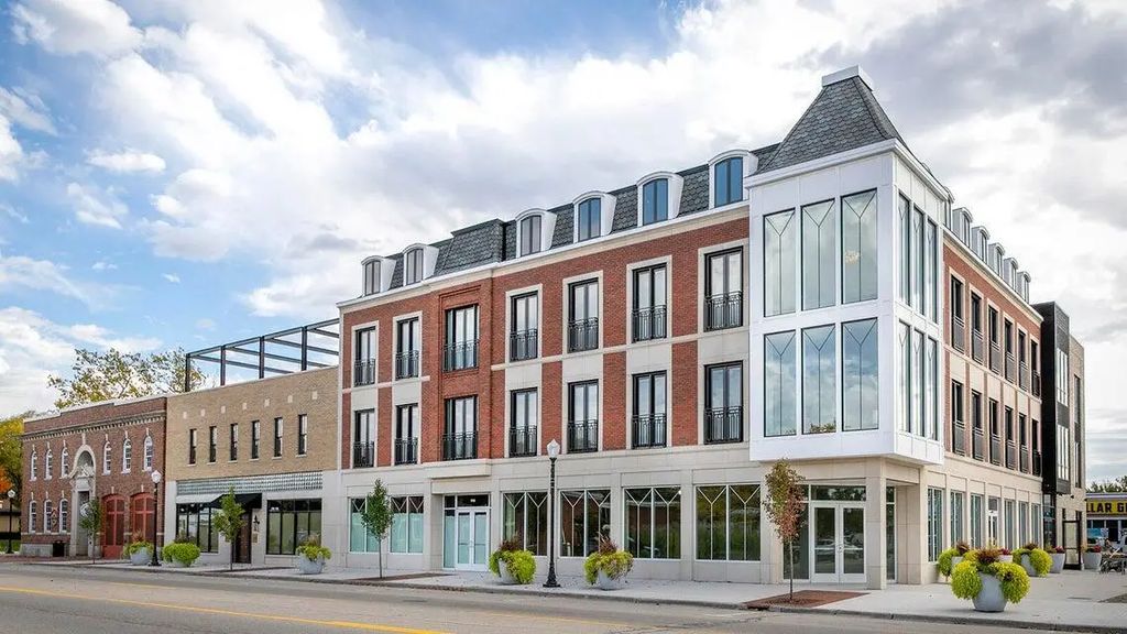 110 W Savidge Street 305, Spring Lake