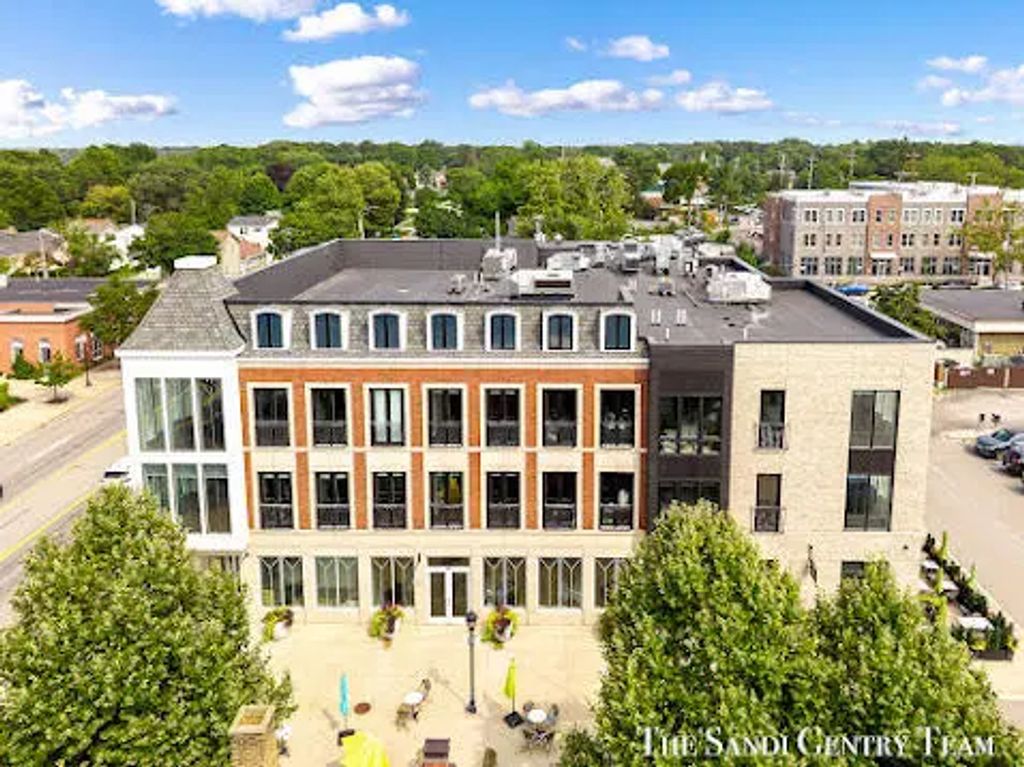 110 W Savidge Street 305, Spring Lake