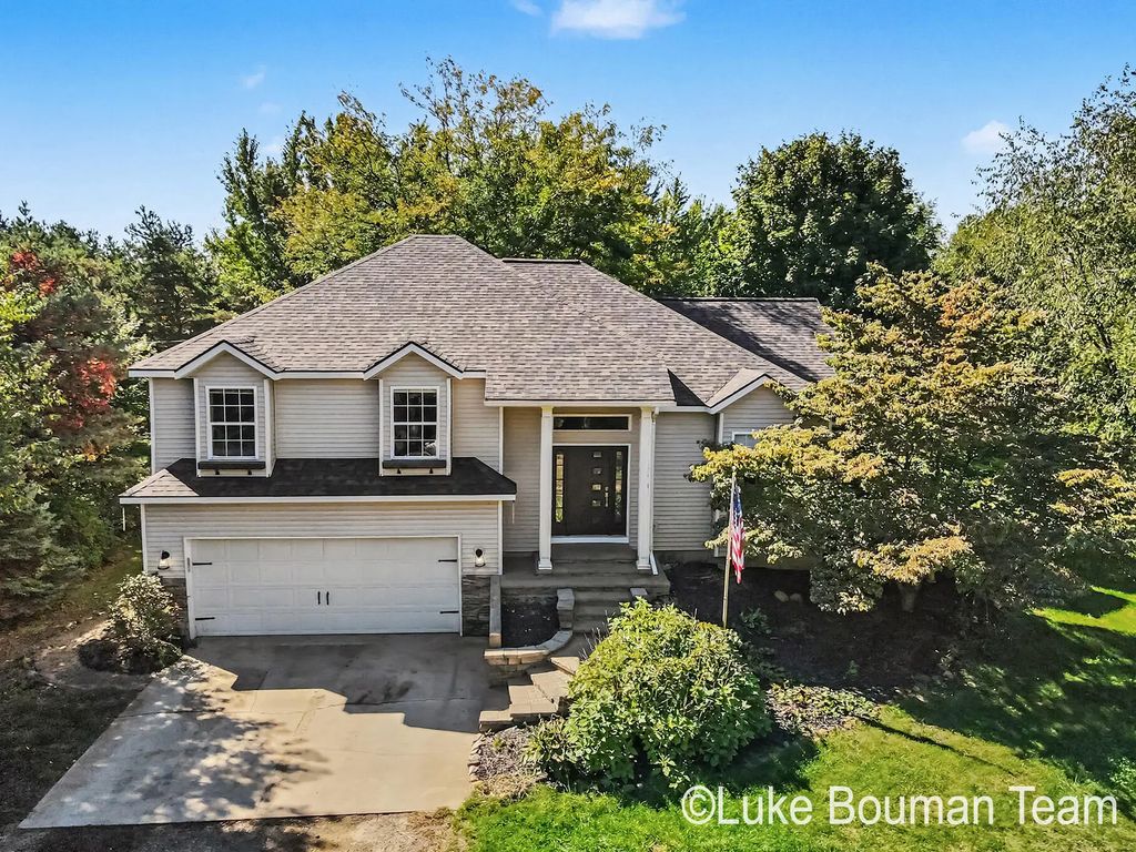 9875 Scotch Court, West Olive