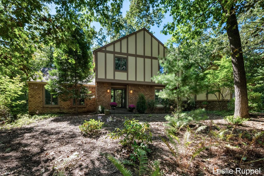 1700 Mont Rue Drive, Grand Rapids
