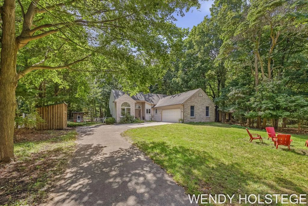 2080 W 32nd Street, Holland
