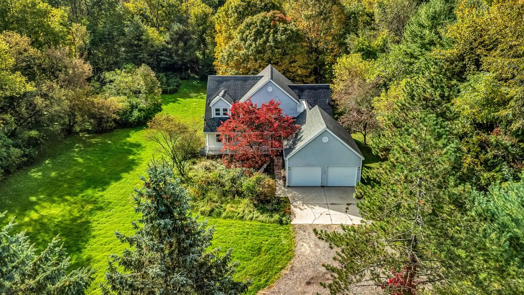 10092 Meadowhill Drive, Lowell