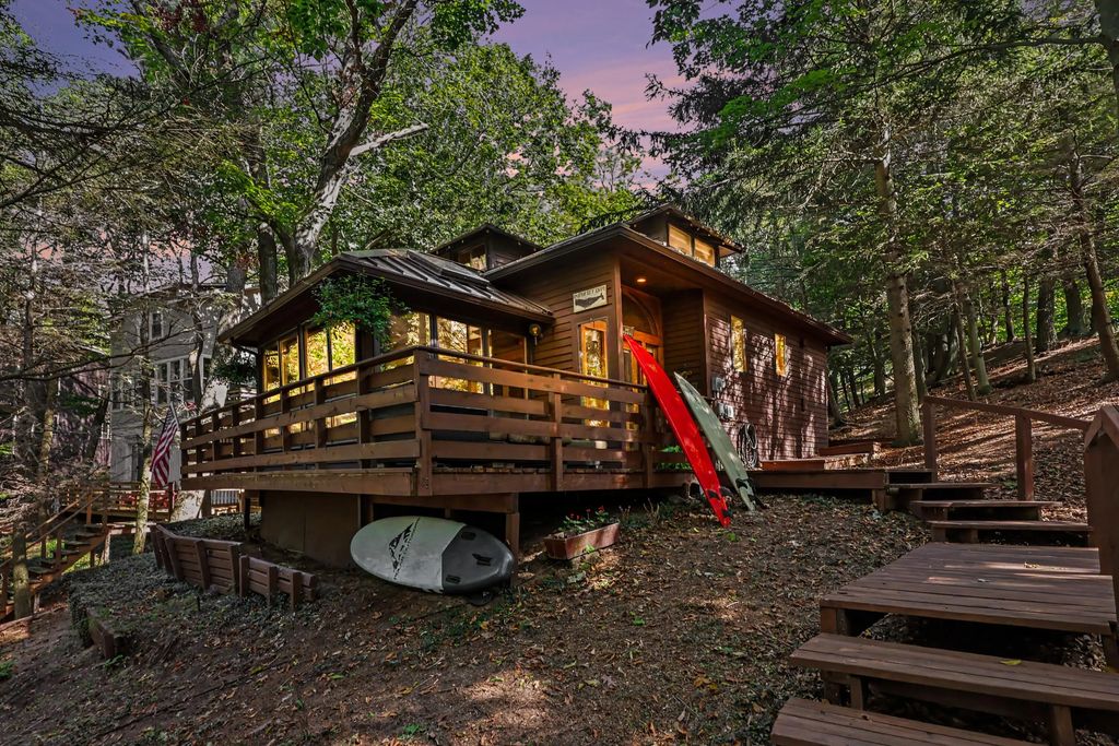 20 Crescent Hill, Grand Haven