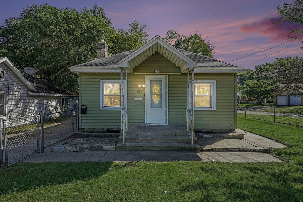 2154 Mckee Avenue, Grand Rapids