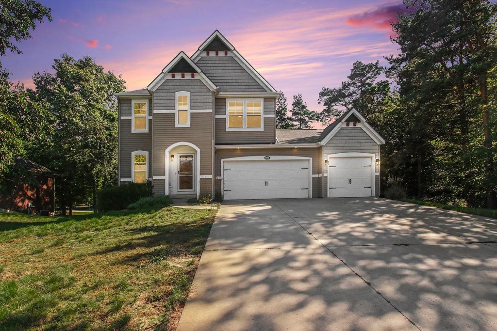 809 Ashlee Drive, Norton Shores