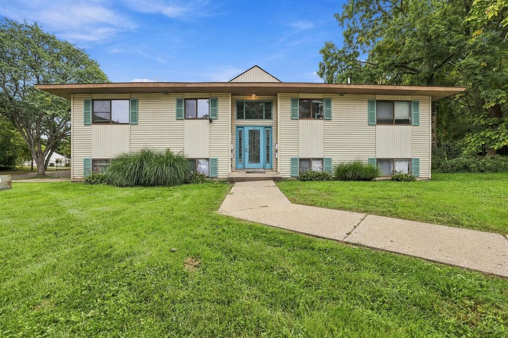 822 Carrier Creek Boulevard, Grand Rapids