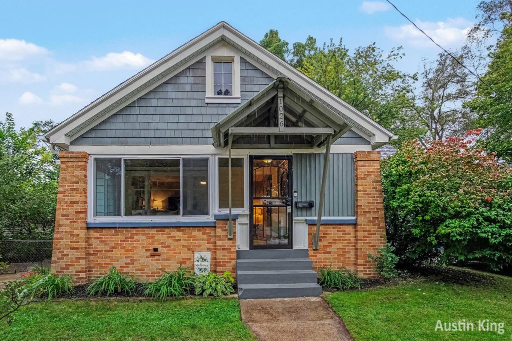 1026 Hollywood Street, Grand Rapids