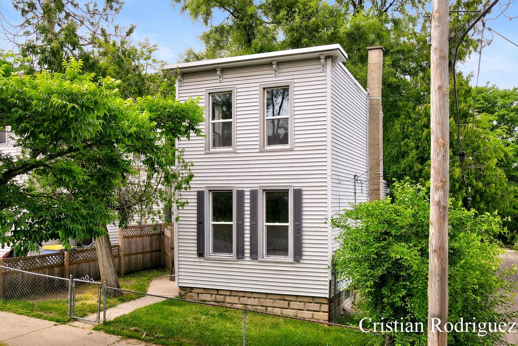 243 Fairbanks Street, Grand Rapids