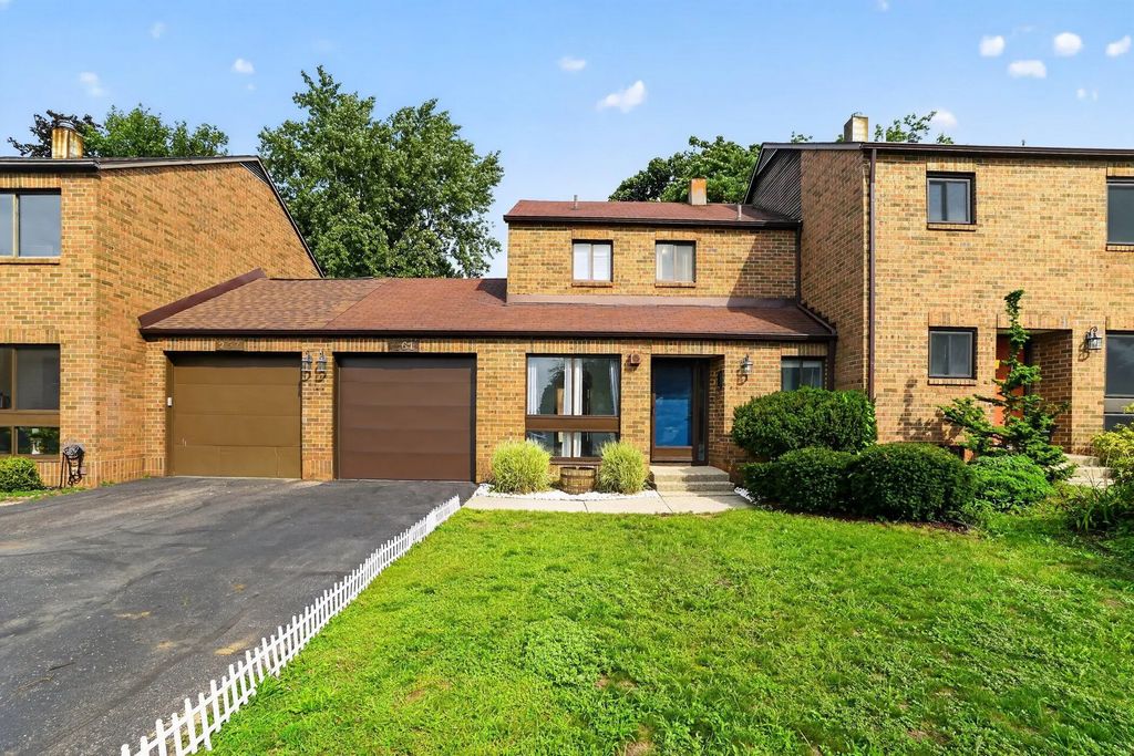 261 Heritage Commons Street, Grand Rapids