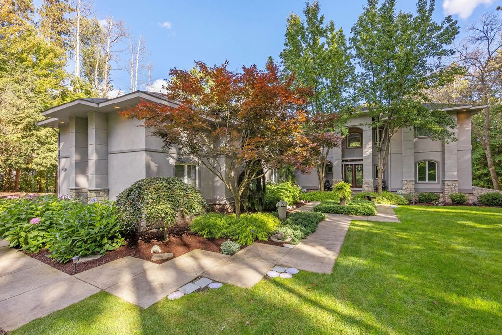 3300 Bluewater Pines Drive, Grand Rapids