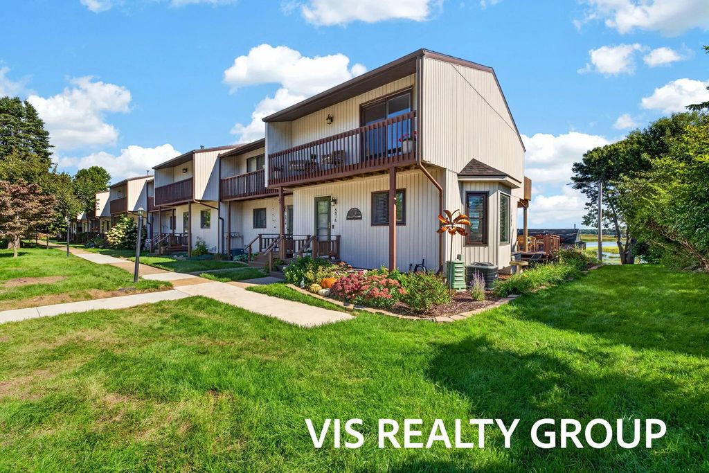 551 Gidley Circle L, Grand Haven