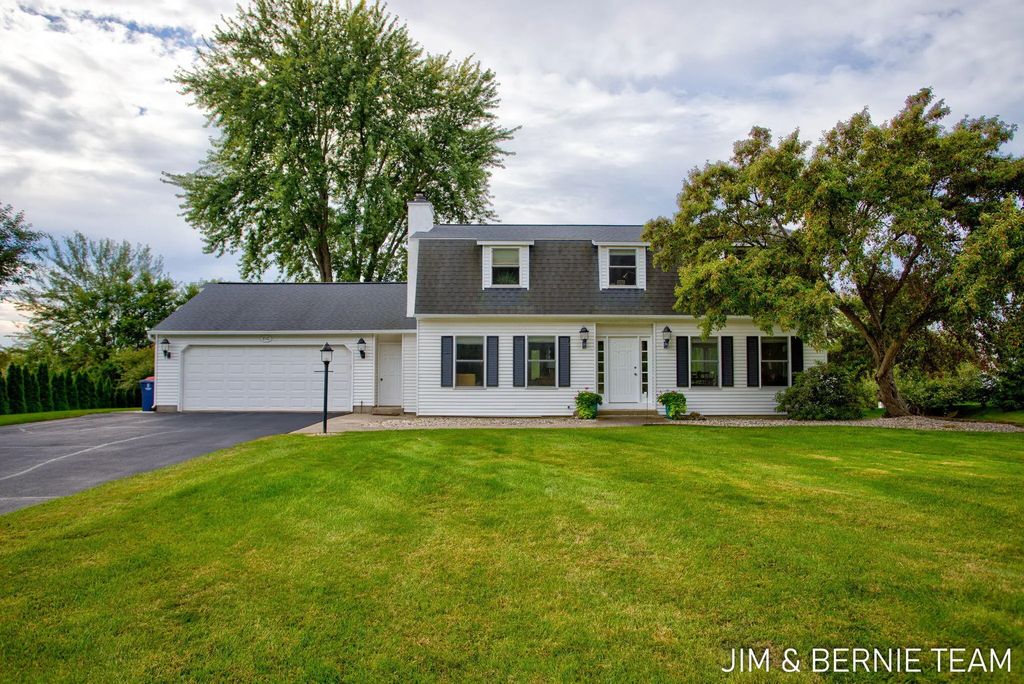 310 W 48th Street, Holland