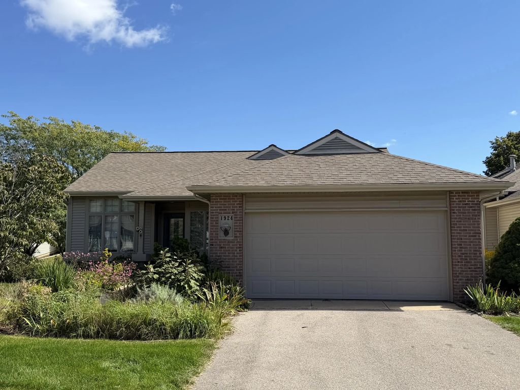 1924 Hidden Oak Court, Kentwood
