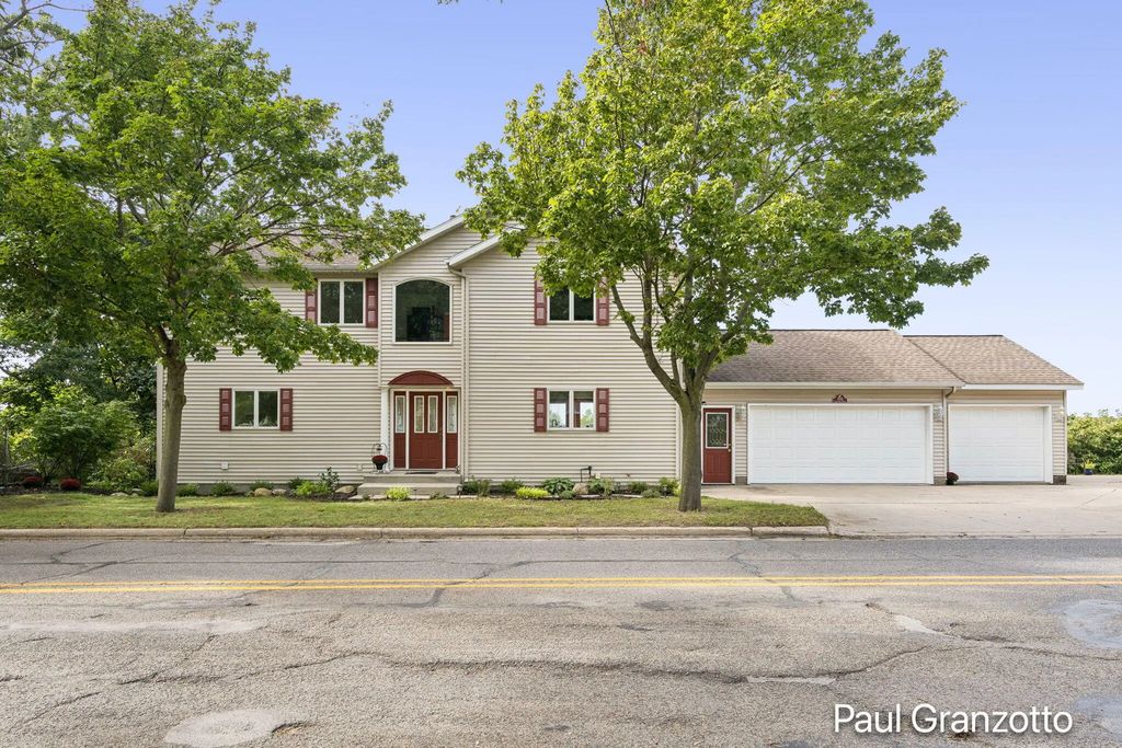 1524 Lakeshore Drive, Muskegon