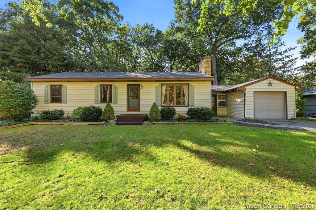 2525 Bristolwood Drive, Grand Rapids
