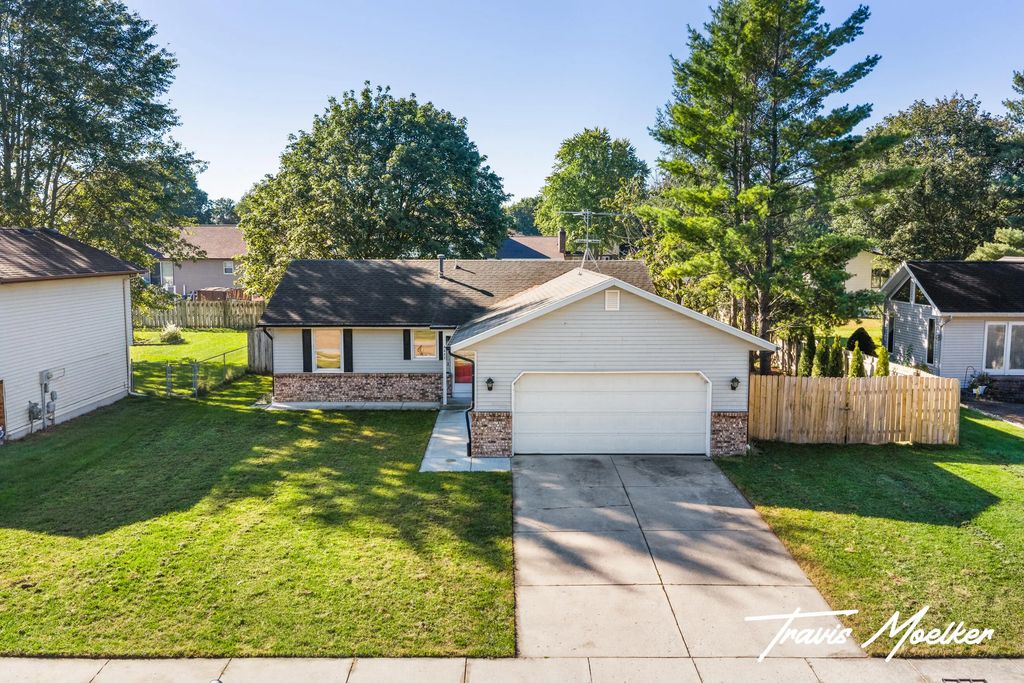 4582 Sutton Place, Grandville