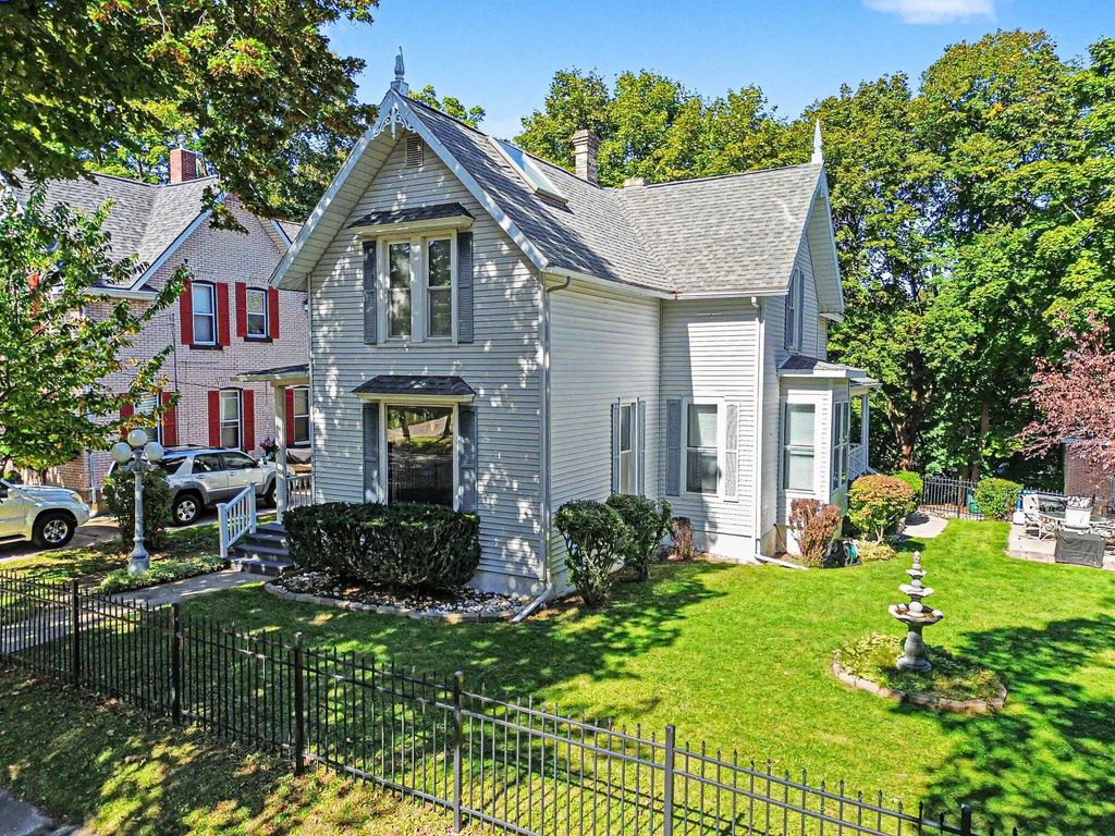 476 4th Street, Manistee