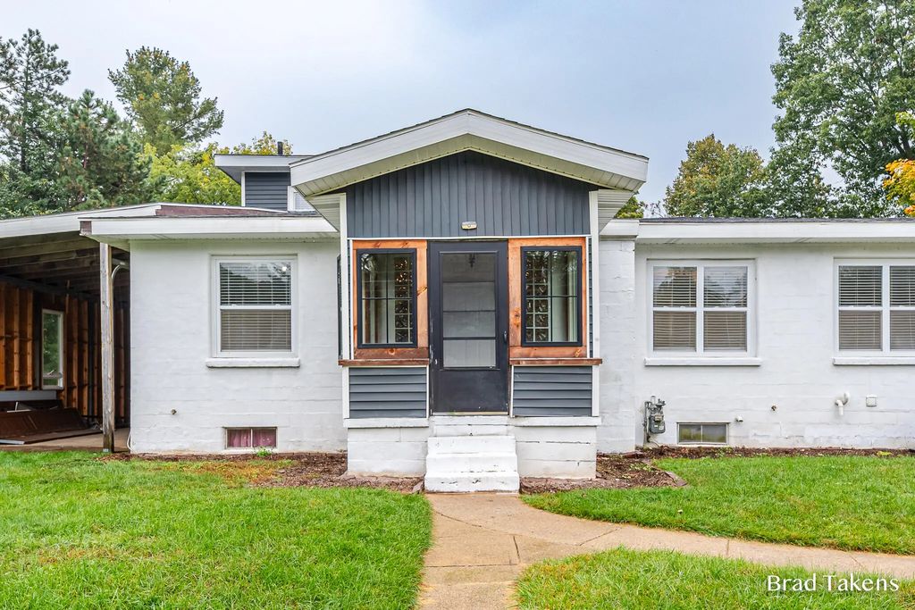 1559 Laughlin Drive, Grand Rapids
