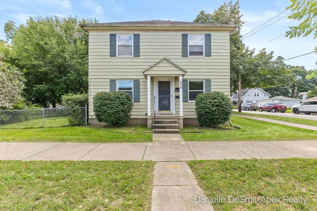 956 Hovey Street, Grand Rapids