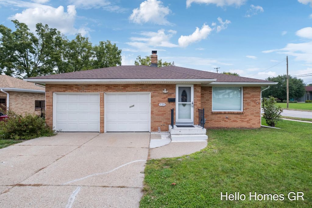 1135 Carrier Creek Boulevard, Grand Rapids