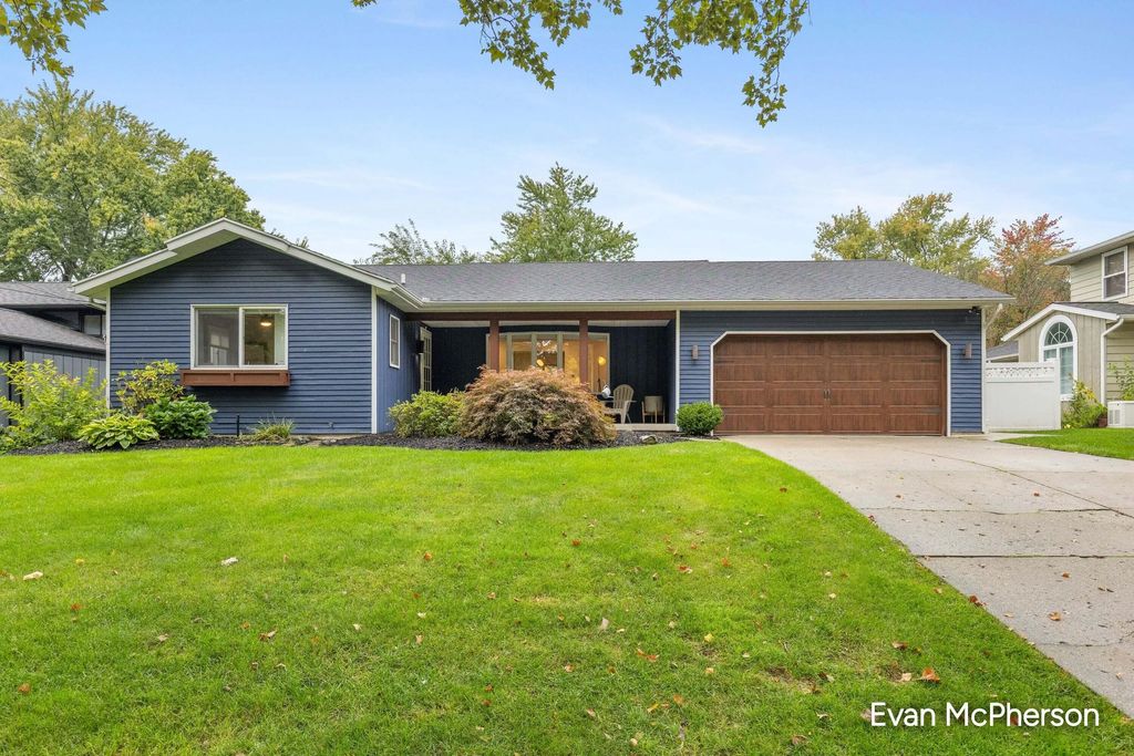 1805 Edgewood Avenue, Grand Rapids