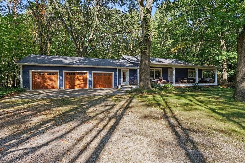 15758 Vineyard Street, Spring Lake