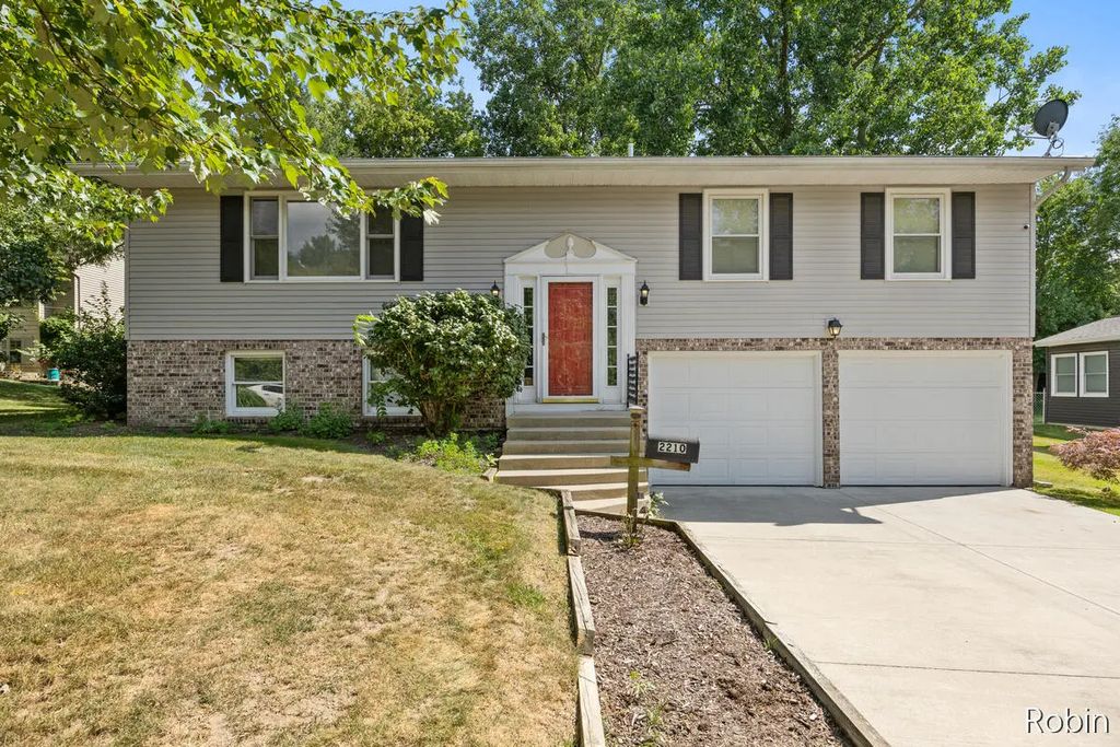 2210 Skyline Drive, Grand Rapids