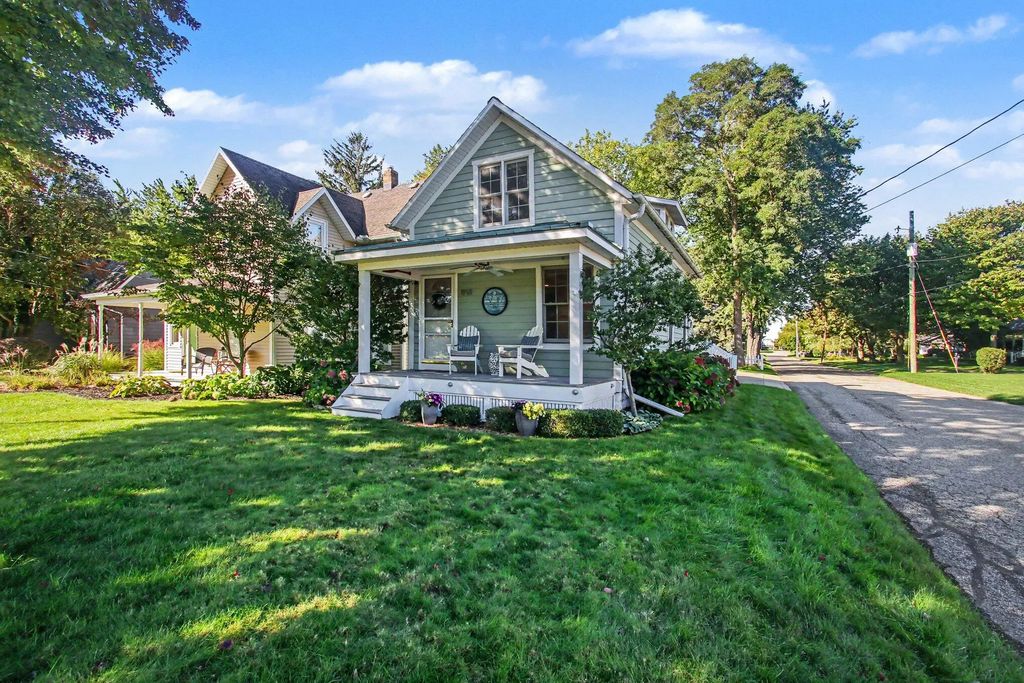 858 Saint Joseph Street, South Haven