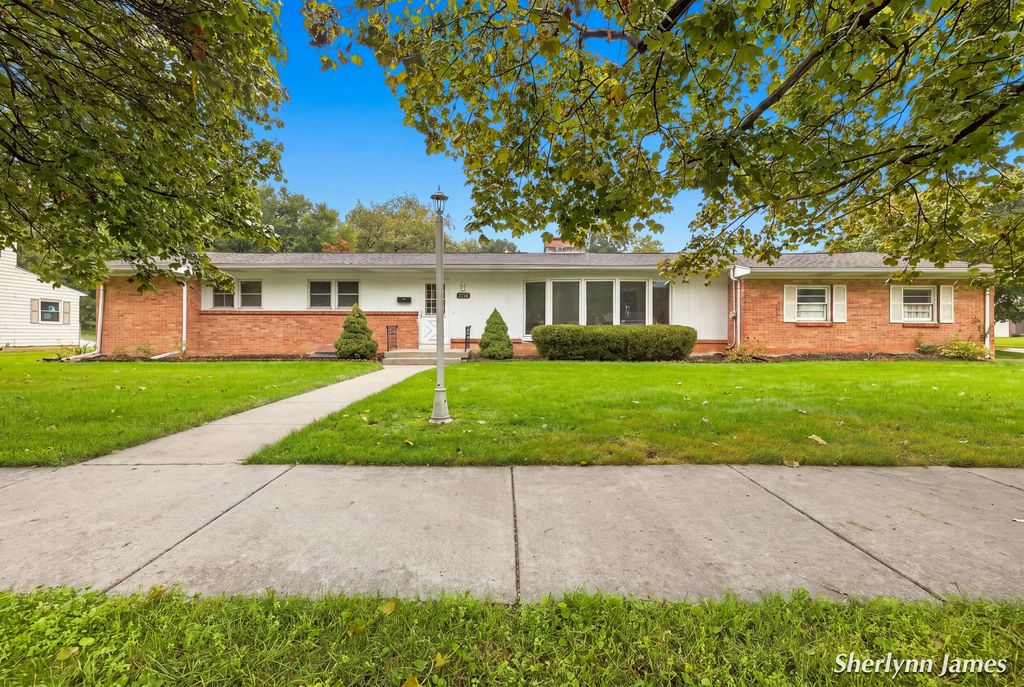 2714 Brooklane Avenue, Grand Rapids