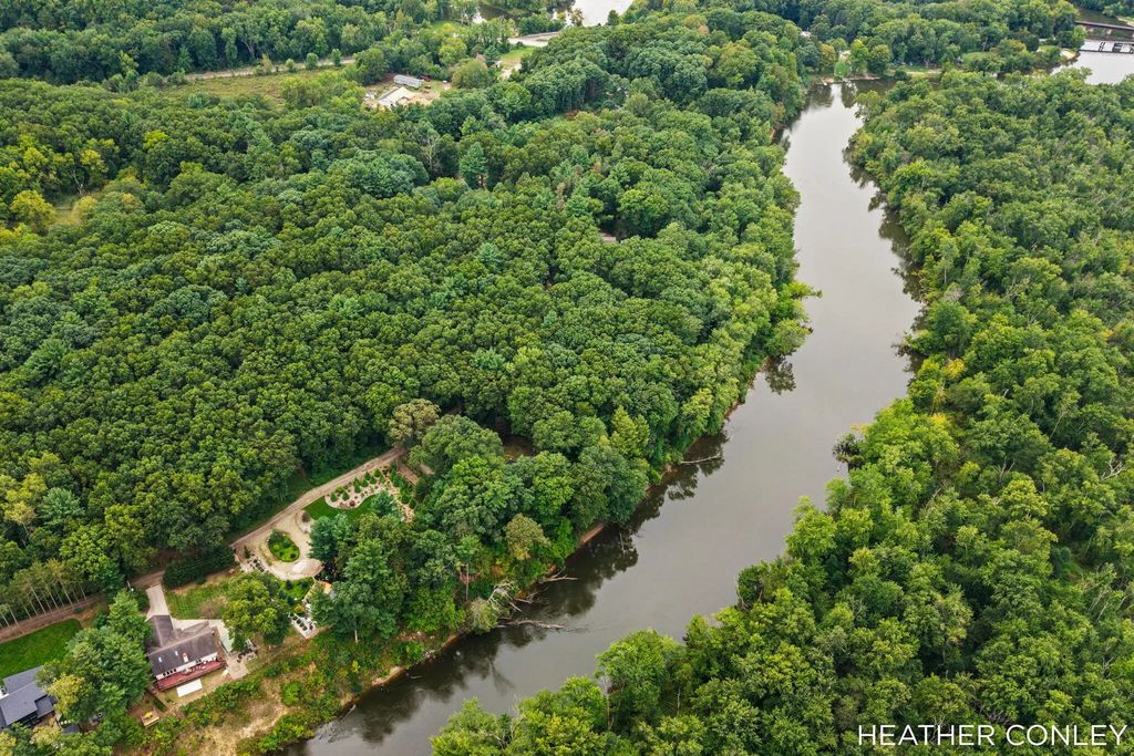 3125 Riverbend Trail, Fennville