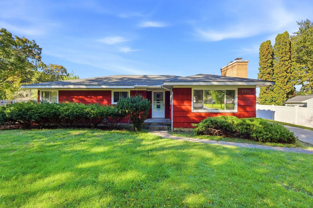 2211 Apple Avenue, Grand Rapids