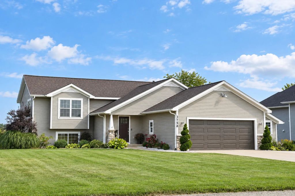 3758 Caribou Drive, Zeeland