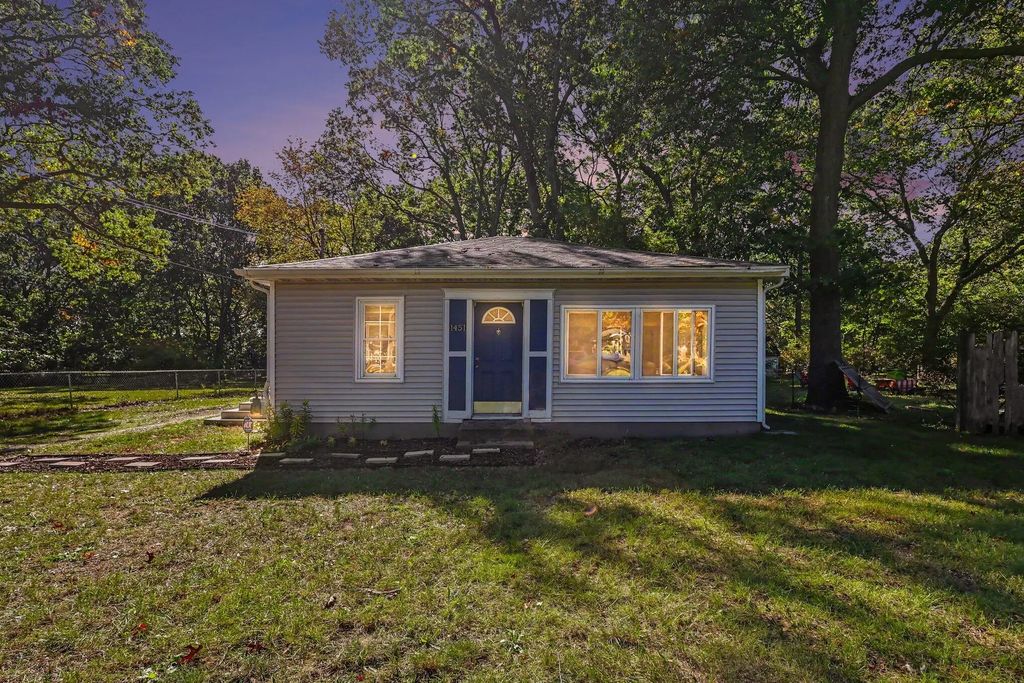 1451 Canterbury Avenue, Norton Shores