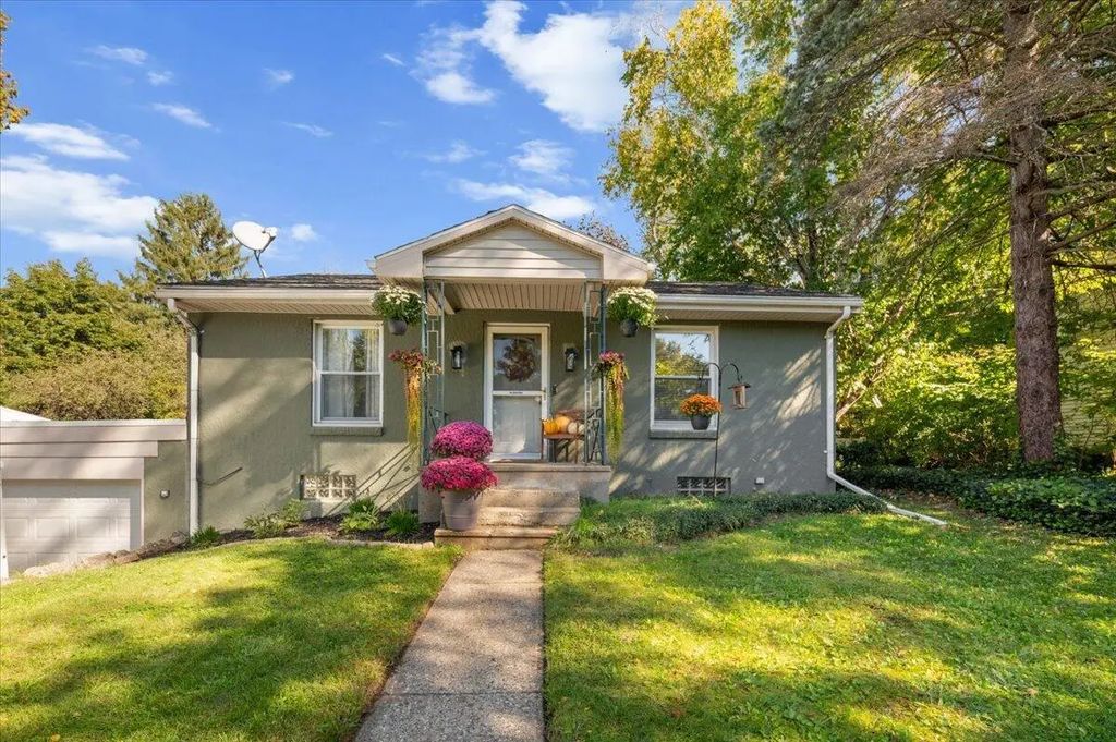 2926 Cheney Avenue, Grand Rapids