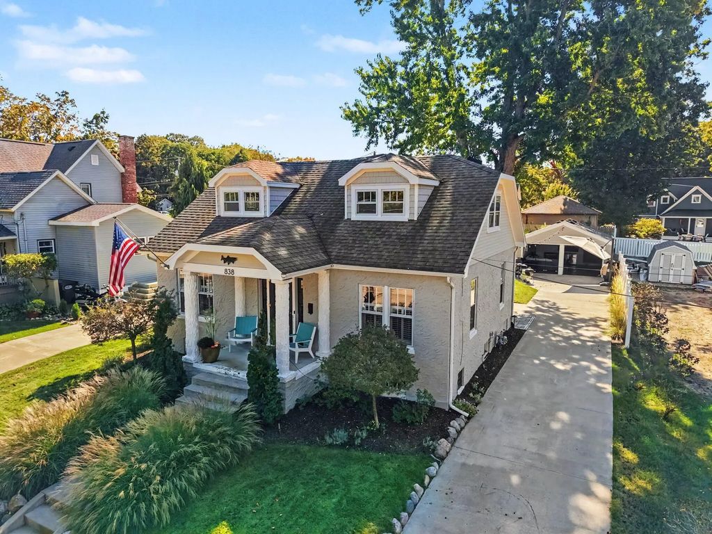 838 Conger Street, South Haven