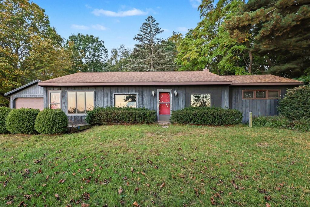 11118 County Road 689, South Haven