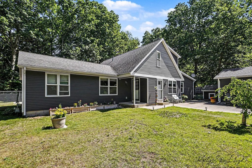 17566 Blue Star Highway, South Haven