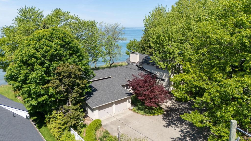6129 Lakeshore Avenue, West Olive