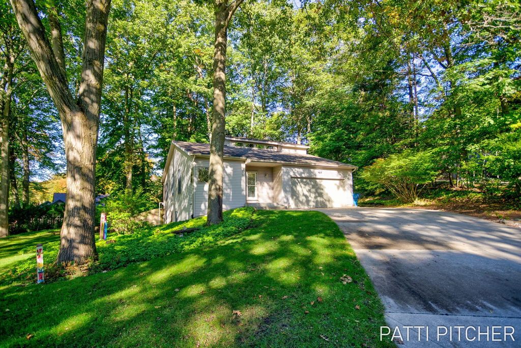 13582 Redbird Lane, Grand Haven
