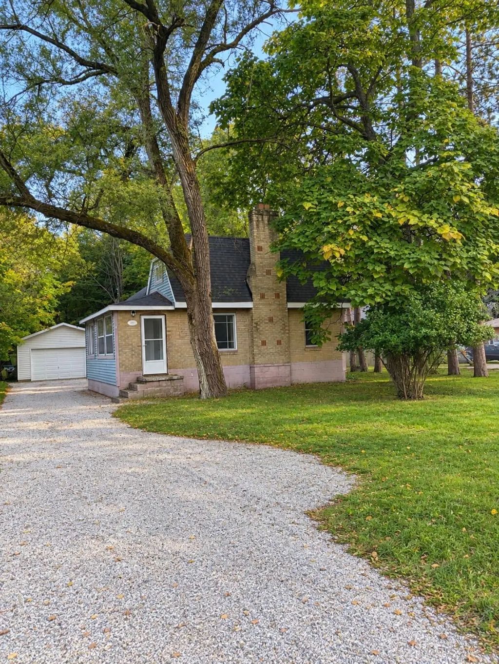569 Porter Road, Norton Shores