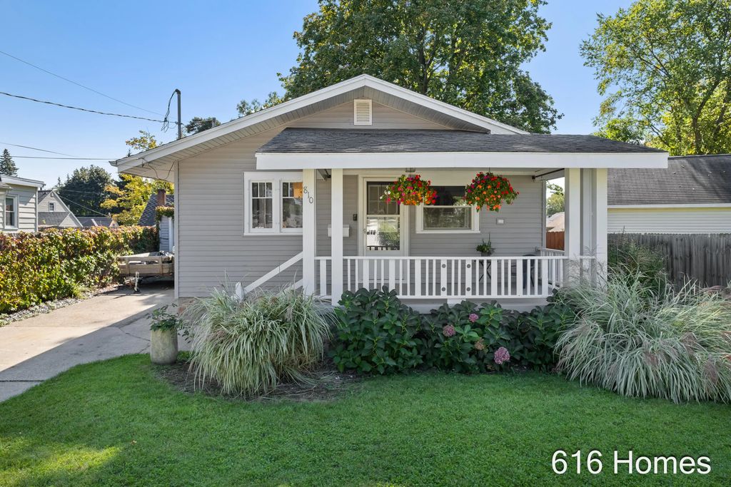 810 Oaklawn Street, Grand Rapids