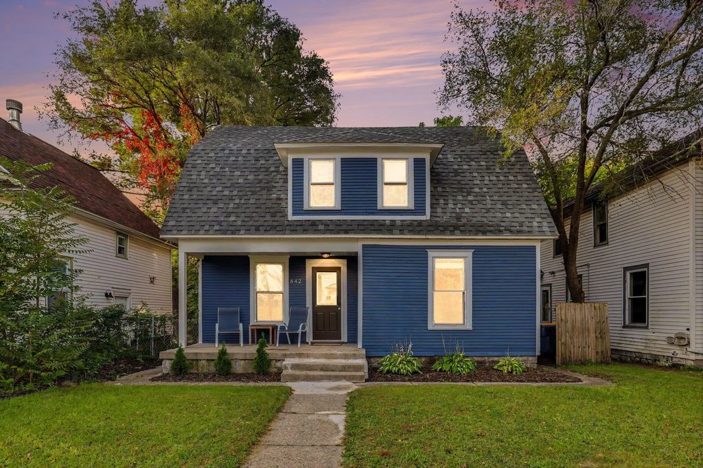 842 Hall Street, Grand Rapids