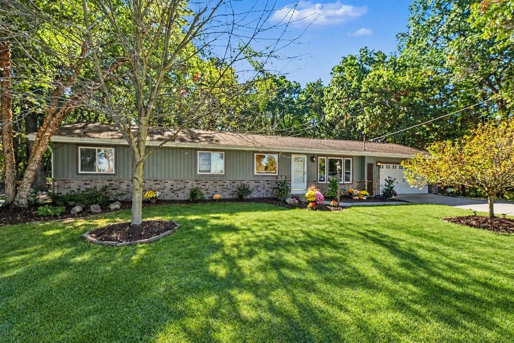 8984 13 Mile Road, Rockford