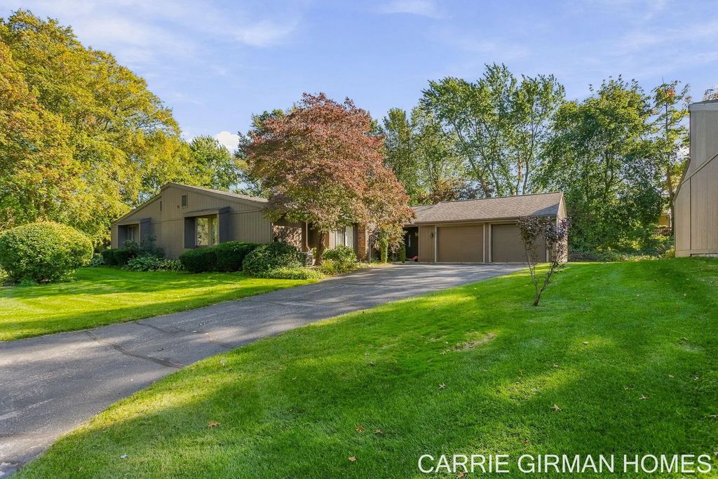 838 Brook Village Court, Holland