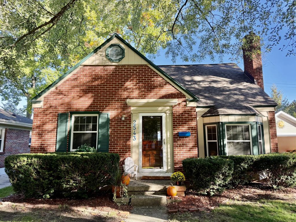 2543 Richards Drive, East Grand Rapids