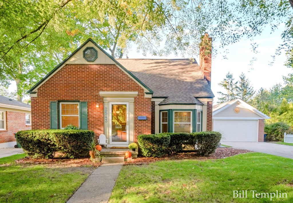 2543 Richards Drive, East Grand Rapids