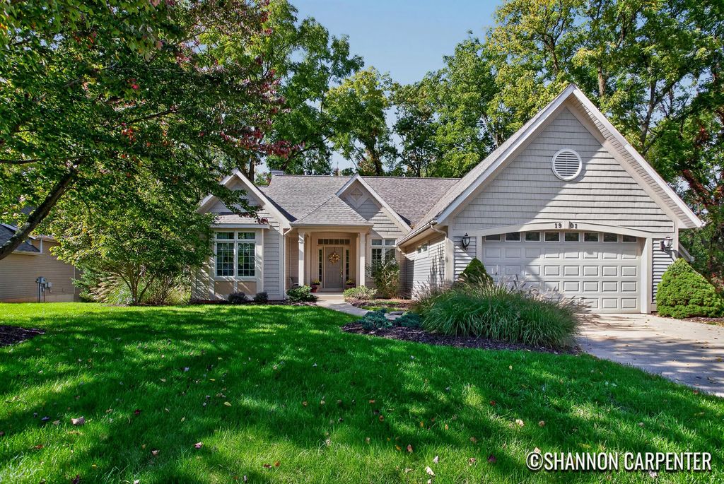 1901 Oakleigh Woods Drive, Grand Rapids
