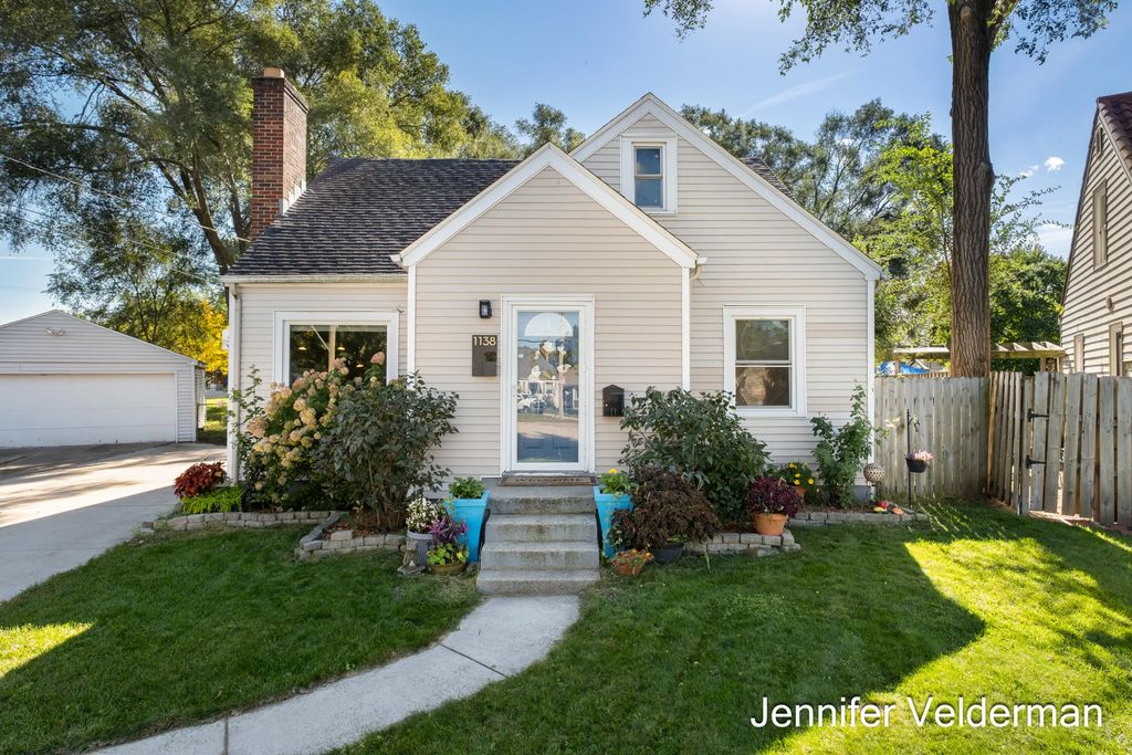 1138 Kelsey Street, Grand Rapids
