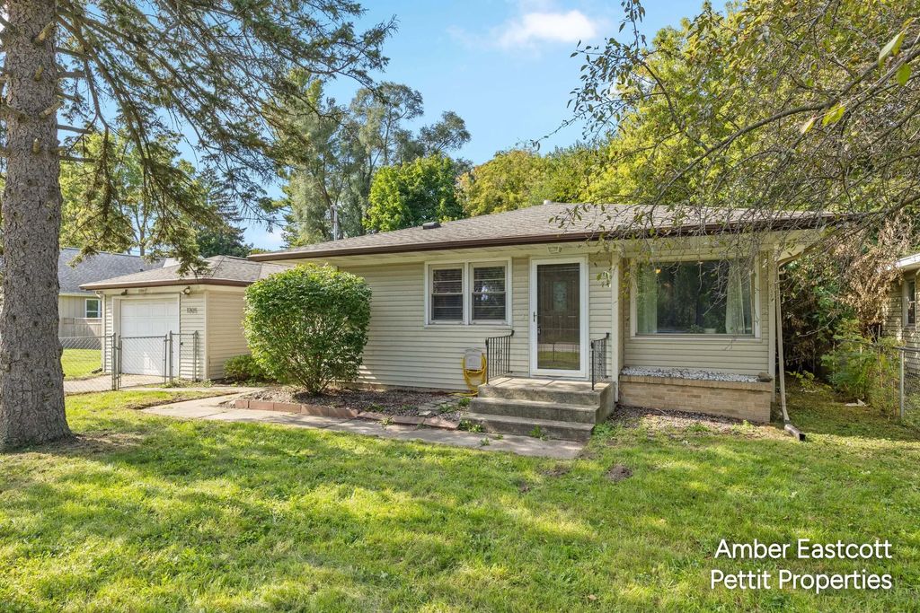 1305 Ball Avenue, Grand Rapids
