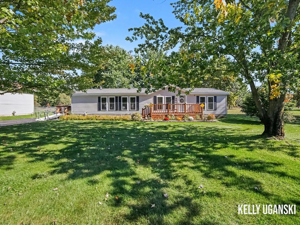 880 S Wolf Lake Road, Muskegon